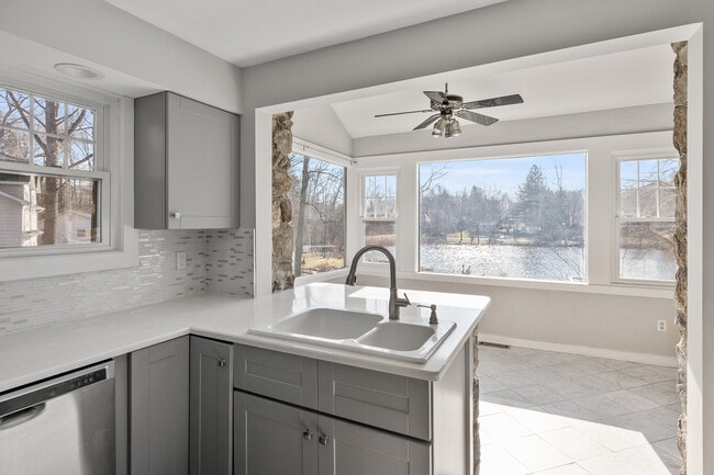 Photo - 16 Crescent Dr