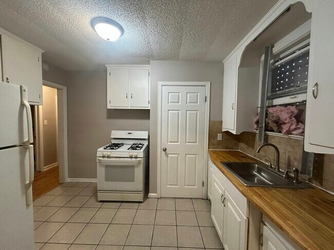 Photo - 12076 Laing St