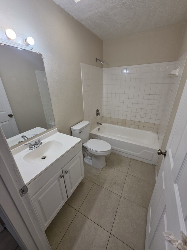 Photo - 5230 SE 31st St Apartamentos Unidad 5230C