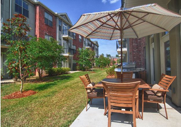 Outdoor Patio and Grill