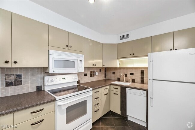 Building Photo - 12700 Lake Ave Unit 608 Rental