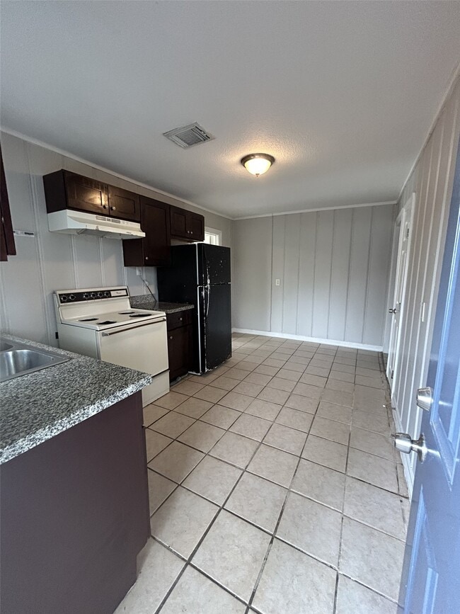 Photo - 301 W Austin Ave