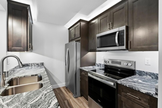 Building Photo - 2518 SE Anchorage Cove Unit B-1