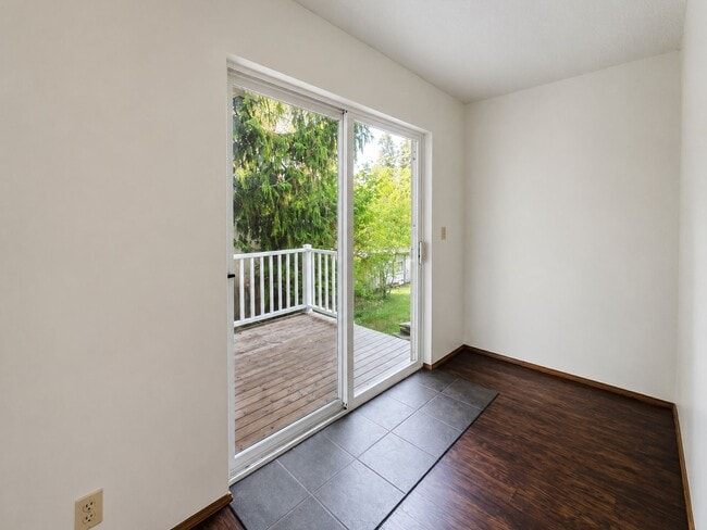 Photo - 1817 NW Mulholland Blvd