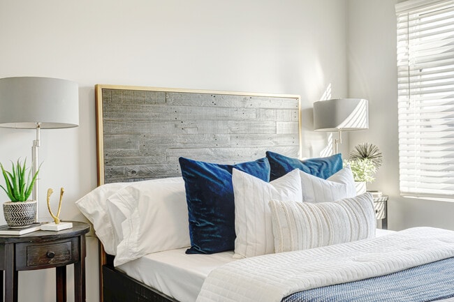 Photo - 7 at Seven Mile Creek