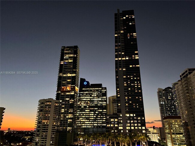 Building Photo - 1420 Brickell Bay Dr Unit 1406D