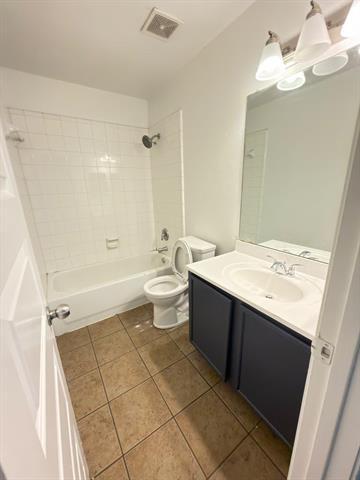 9409 Goldenview Dr