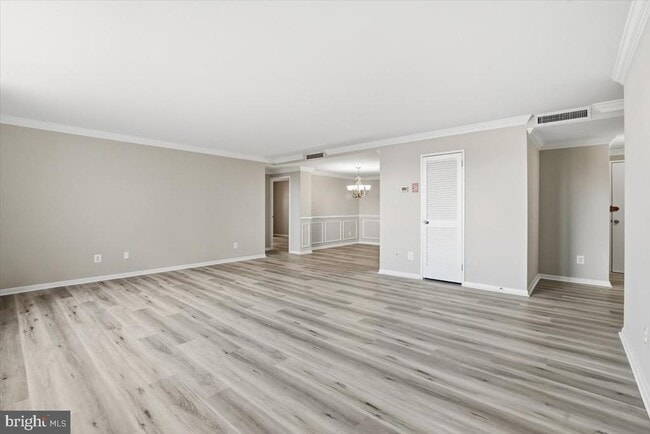 Photo - 4600 Duke St Unidad 620