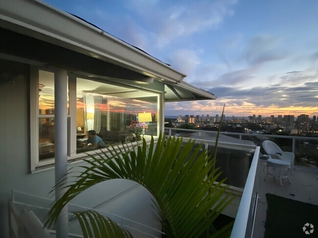 Building Photo - 1471 Alencastre St Rental