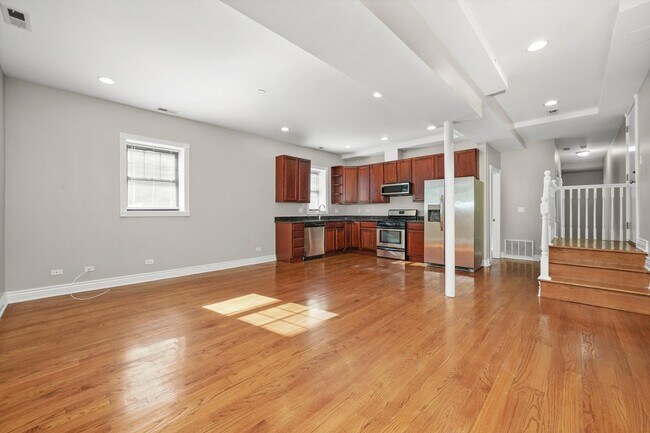 Photo - 6300 N Rockwell St Unit G