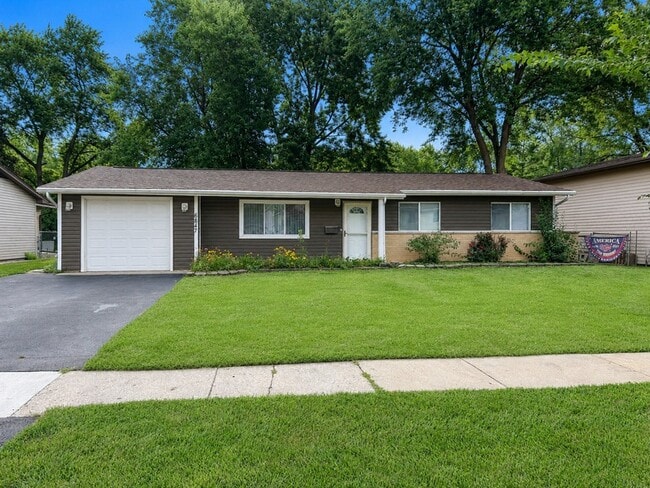 Building Photo - 6847 Hawthorne Ln