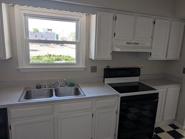 Photo - 3158 Oak St