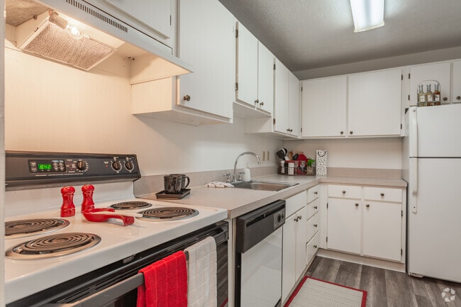 2BD 1BA 820 sq. ft. - Tower In The Park