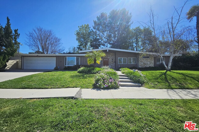 Building Photo - 23526 Dolorosa St