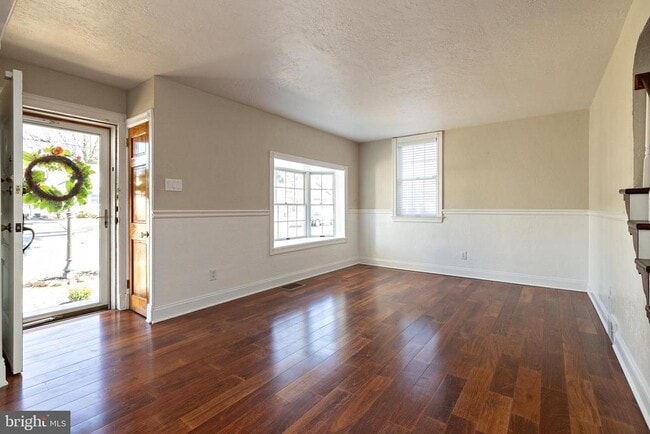 Photo - 1636 W High St