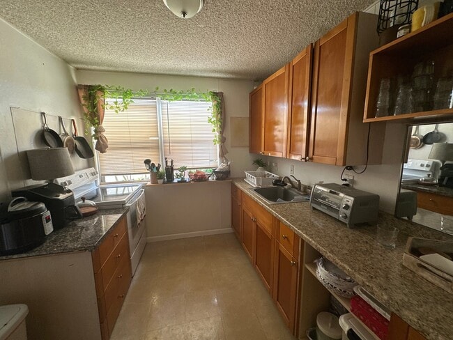 85-136-136 Ala Walua St