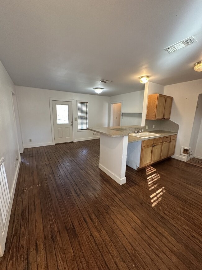 Photo - 1206 E Alamo St