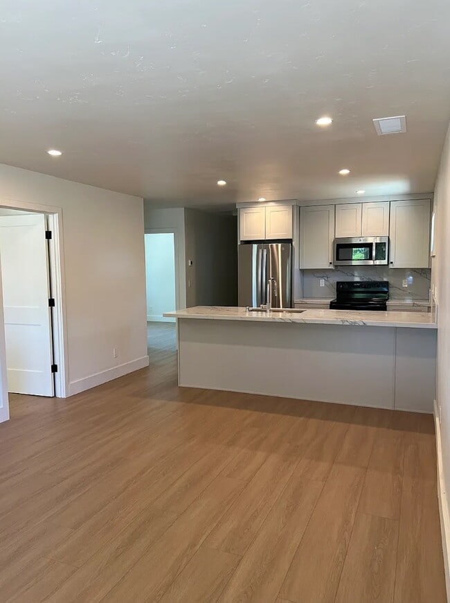 Photo - 730 Fisher Ave