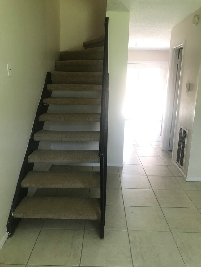 Photo - Beautiful 2/1.5 Townhouse