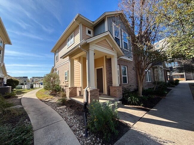 Building Photo - 2013 Philomena St