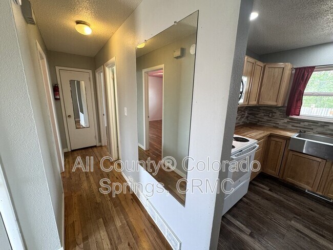 Photo - 2510 Ivanhoe Dr