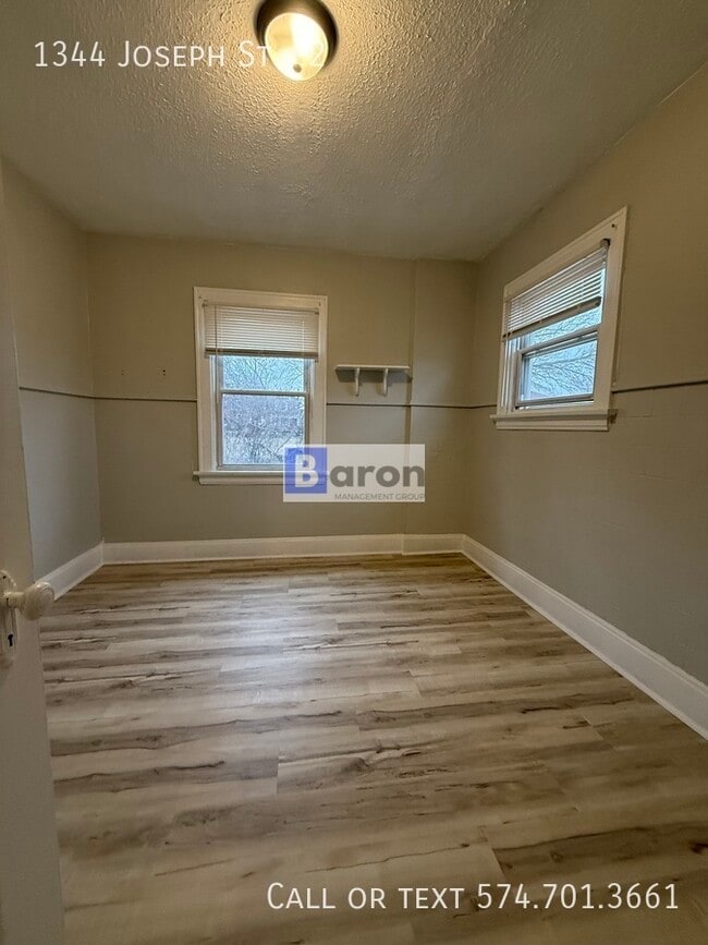 Photo - 1344 Joseph St Unidad 2