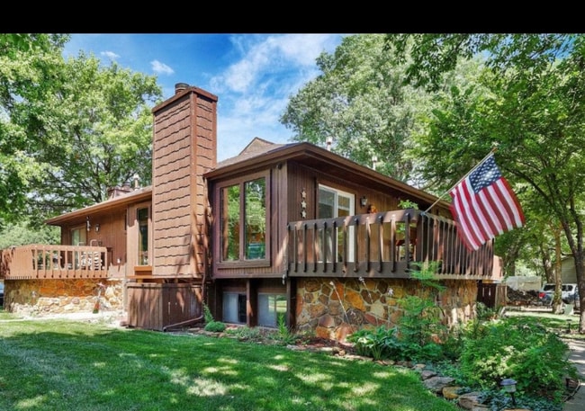 Building Photo - 2421 S Yellowstone St Rental