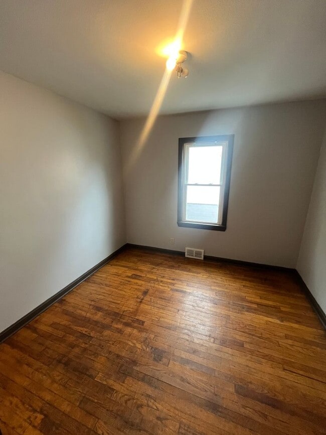 Photo - SECTION 8 AND EDEN ACCEPTED!! Newly Renova...