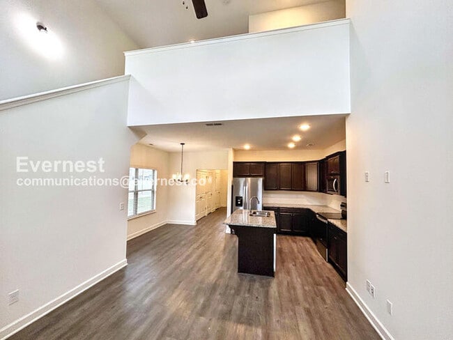 Photo - 787 Coopers Way