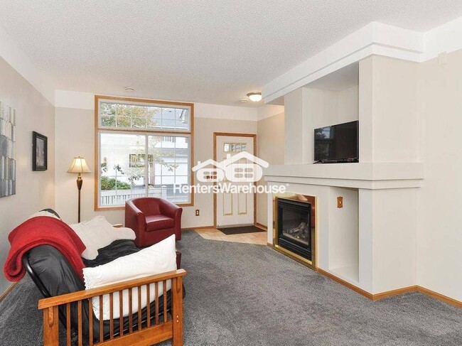Photo - 9585 Queensland Ln N