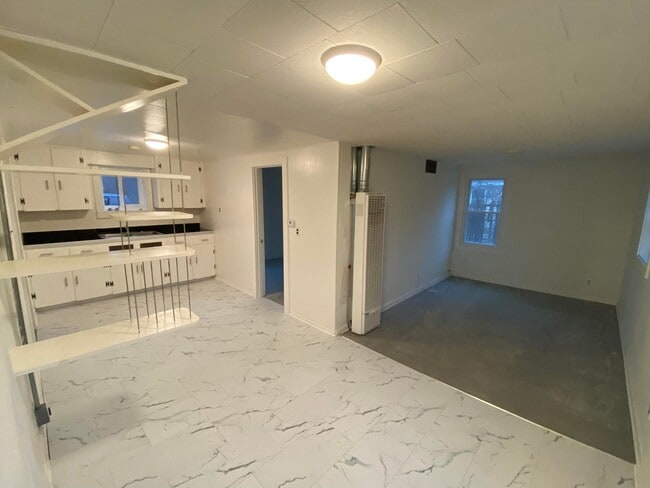 Photo - 21240 Randall St