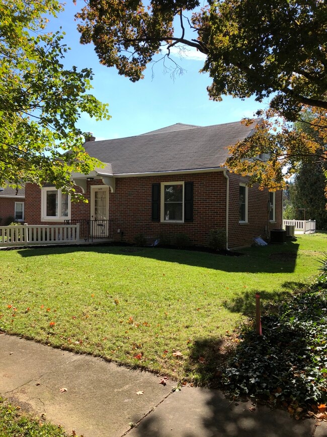 Photo - 1608 Linden Ave