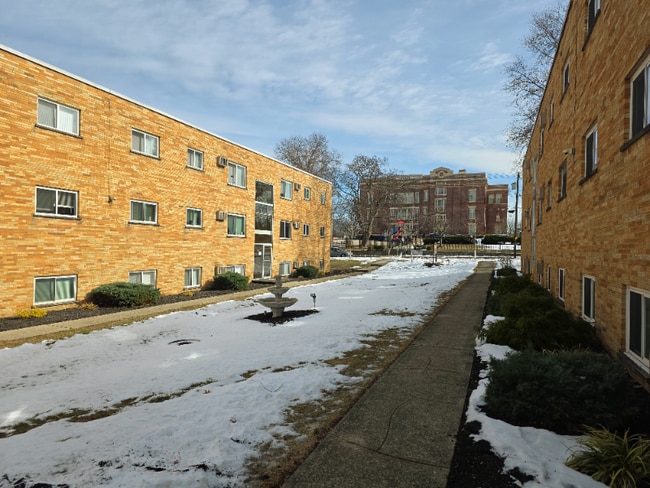 Photo - 3339-3339 Epworth Ave Unit 21