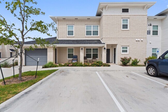 Photo - 1101 Halsey Dr