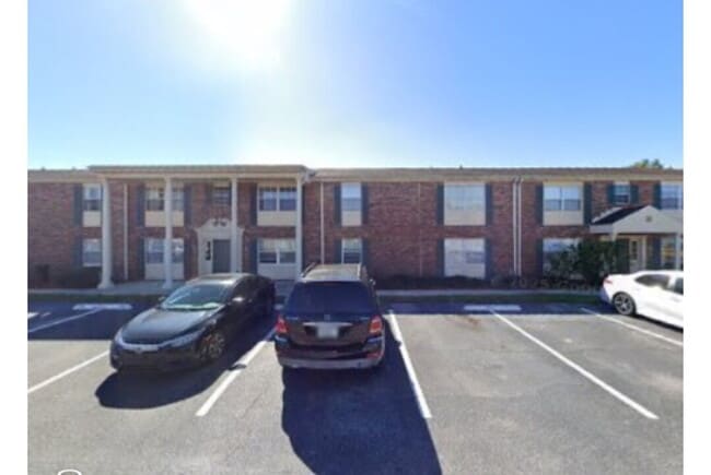 Building Photo - 2 bedroom apartment in Lakeland Unit D7