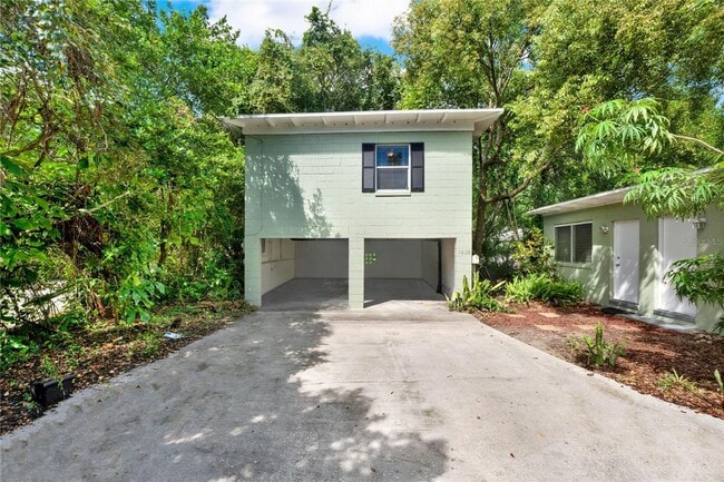 Building Photo - 1020 Alba Dr