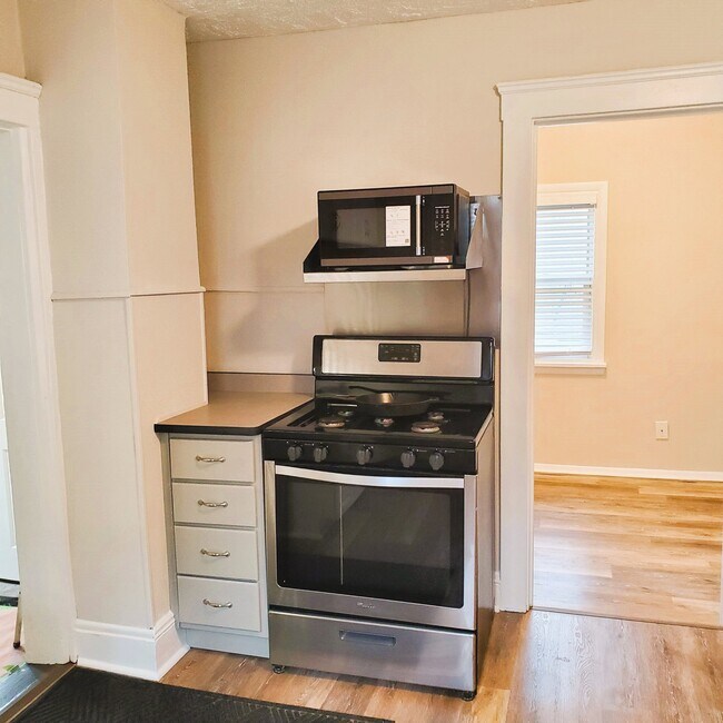 Photo - 3136 W 40th St Unit Upper