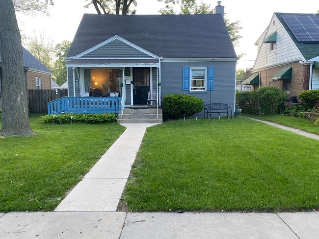 Building Photo - 16 163rd Pl