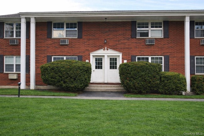 Building Photo - 5 Wildwood Dr Unit 12C