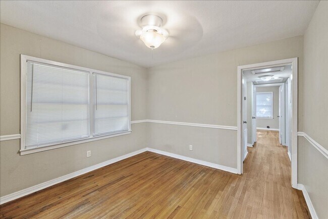 Photo - 1908 Crabapple Dr