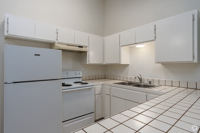 1BR, 1BA - 600SF - Kitchen