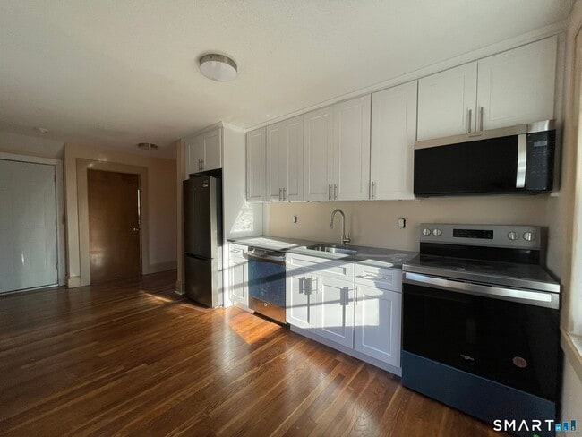 Photo - 482 W Main St