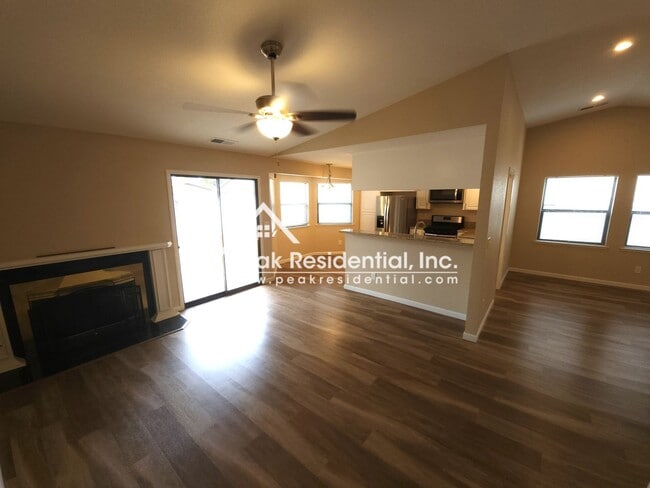 4537 Fox Valley Cir