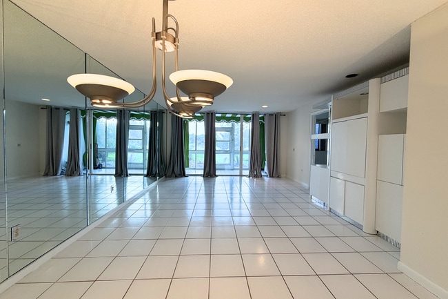Living & Dining room. - 4266 Deste Ct Unit 101