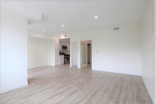 Photo - 744 Hartford Ave