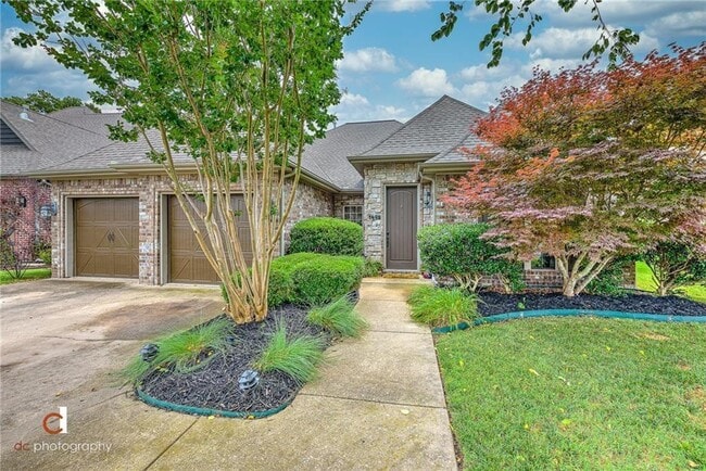 Building Photo - 1602 NE Greenbrier Rd Rental