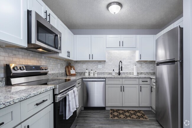 Newly Renovated Kitchen - Augusta Square Apartments - Augusta Square Apartments