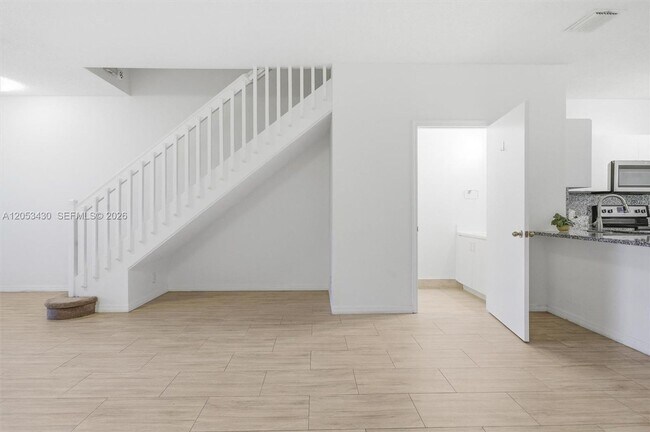 Photo - 2066 Madeira Dr