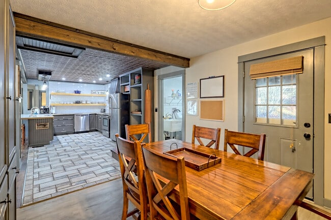 Photo - 488 Mountainside Dr