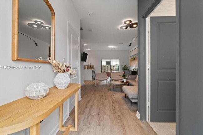 Photo - 403 NE 212th St